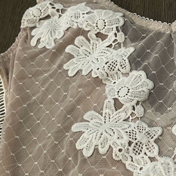 Crotchet/Lace VS white/nude bodysuit lingerie - Picture 3 of 6